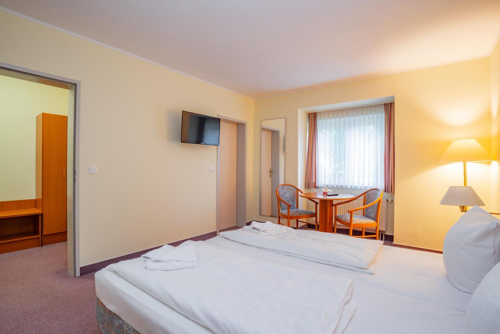 Waldhotel Schoeneiche -Self Check-In- Exterior photo